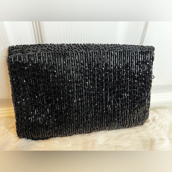 LA REGALE BEADED INTRICATE PATTERN ENVELOPE CLUTCH STYLE BAG